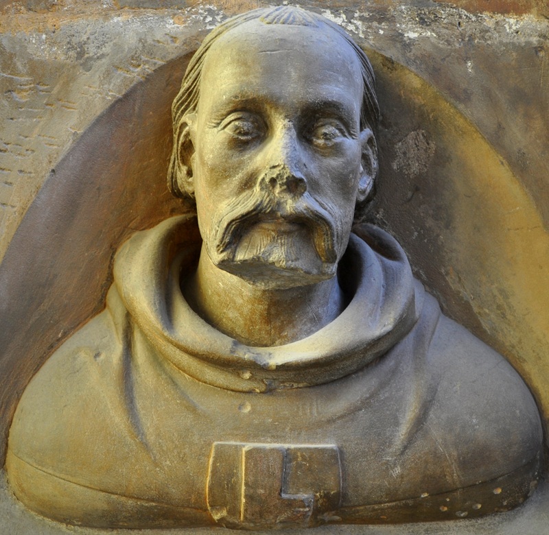 Peter Parler, autoportrait en grès, vers 1380, galerie du triforium de la cathédrale de Prague, photo : Wikipedia. 