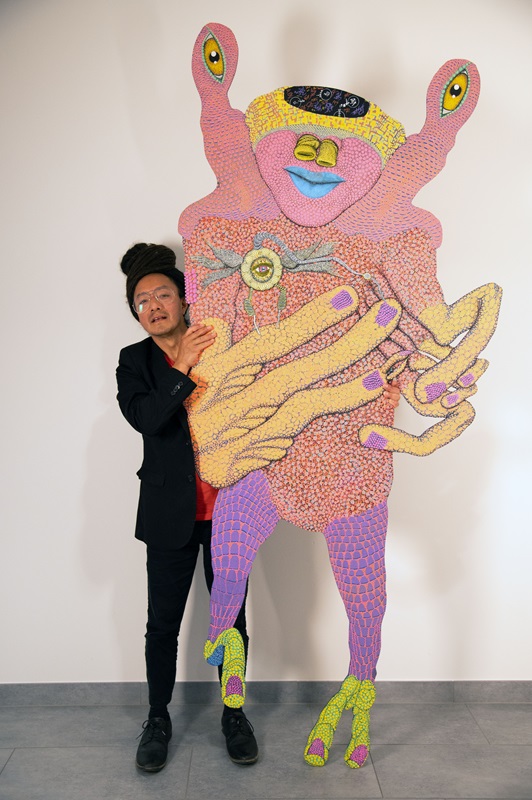 Figure 4: Que Zhinin with Dagda, Posca marker on PVC, 210 x 94 cm, 2022.