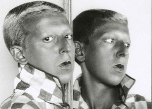 Claude Cahun, untitled, c. 1928, photograph, detail of the self-portrait, photo: Wikipedia. 