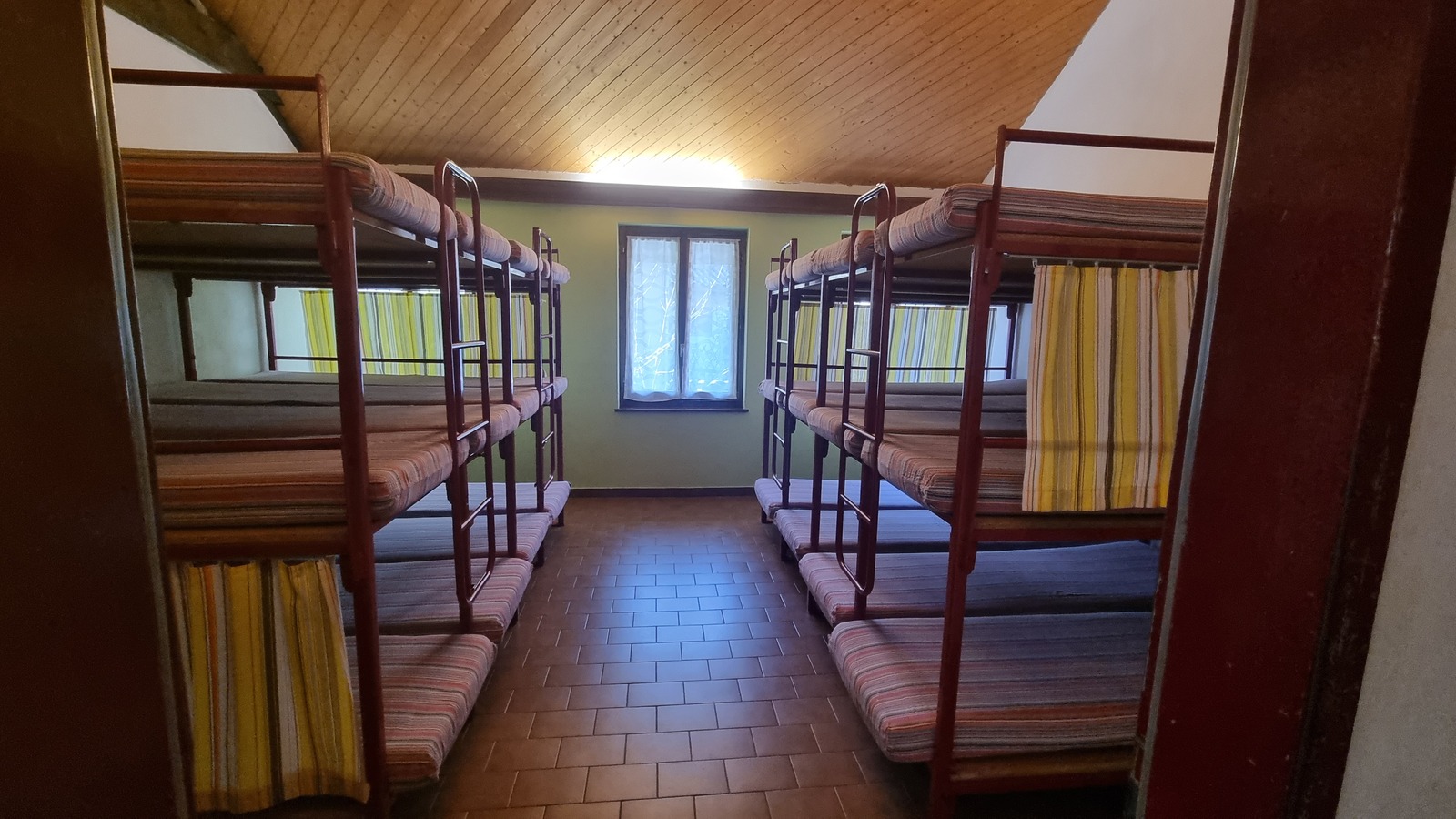 Ostello 3 Valli, 6690 Cavergno TI - 10095 - 24-Betten Schlafsaal