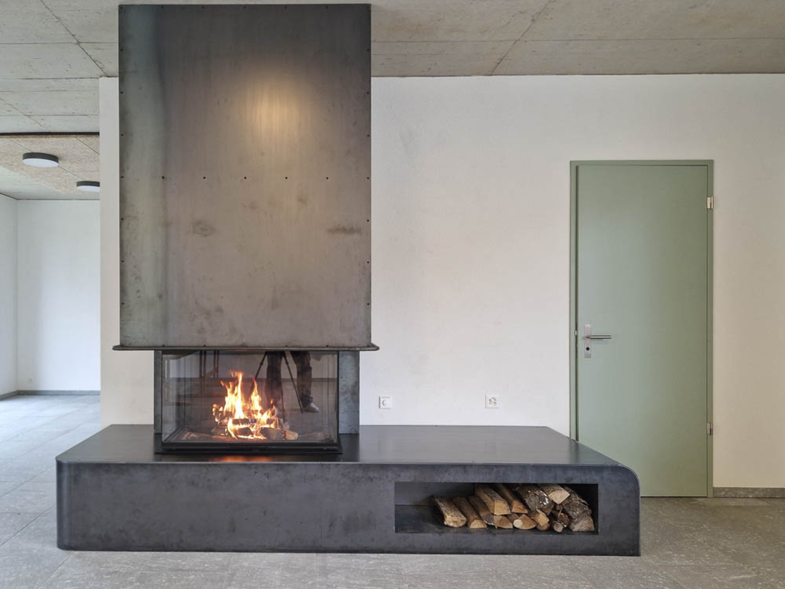 Pfadiheim «Im Bächli», 8260 Stein am Rhein SH - 10410 - Warmluft-Cheminée im Aufenthaltsraum