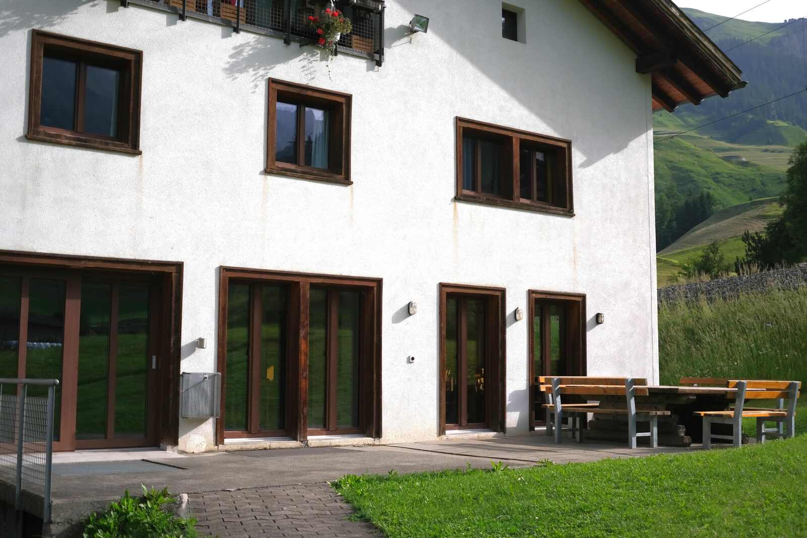Pfadihaus Chasa Muntanella, 7482 Bergün/Bravuogn GR - 10811 - Sitzplatz Lagerteil