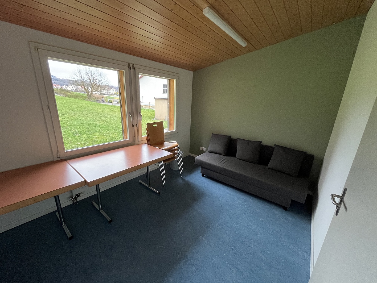 Pfadiheim Schwandenhölzli, 8910 Affoltern am Albis ZH - 10922 - Leitungsraum mit Schlafsofa